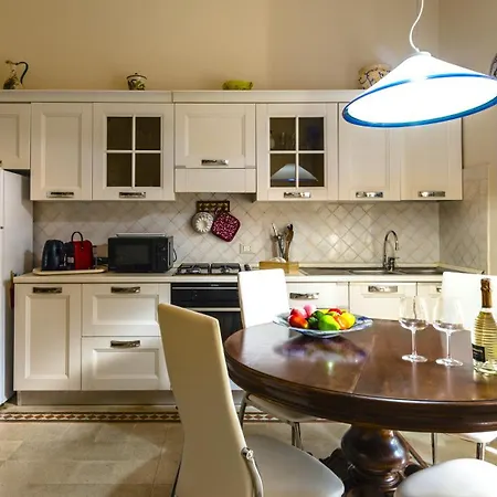 Hostly-la Casa Di Marta-two Steps From The Tower Apartment *